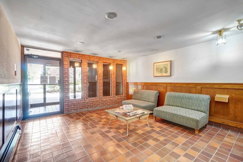 402 - 67 Richmond St, Richmond Hill, L4C3Y3 | Image 3