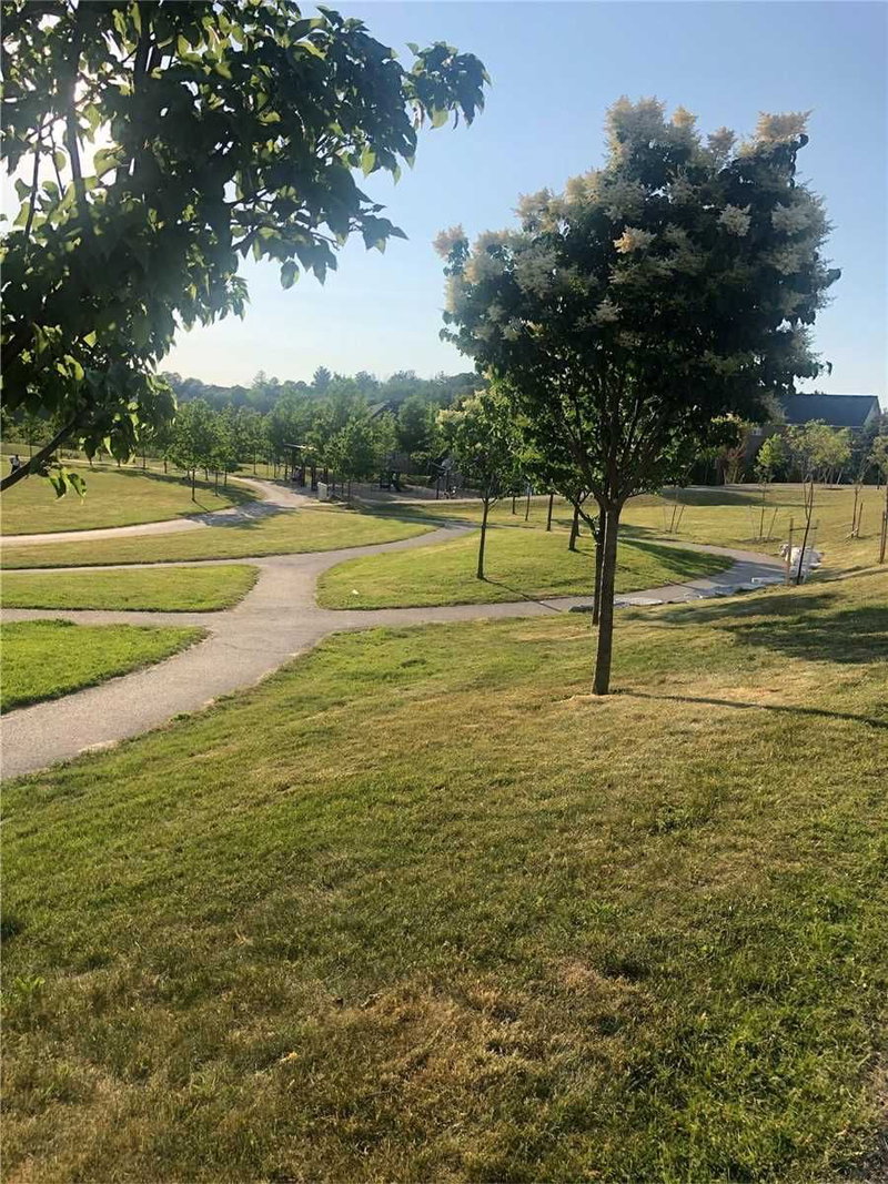 160 Tango Cres, Newmarket, L3X0K5 | Image 3