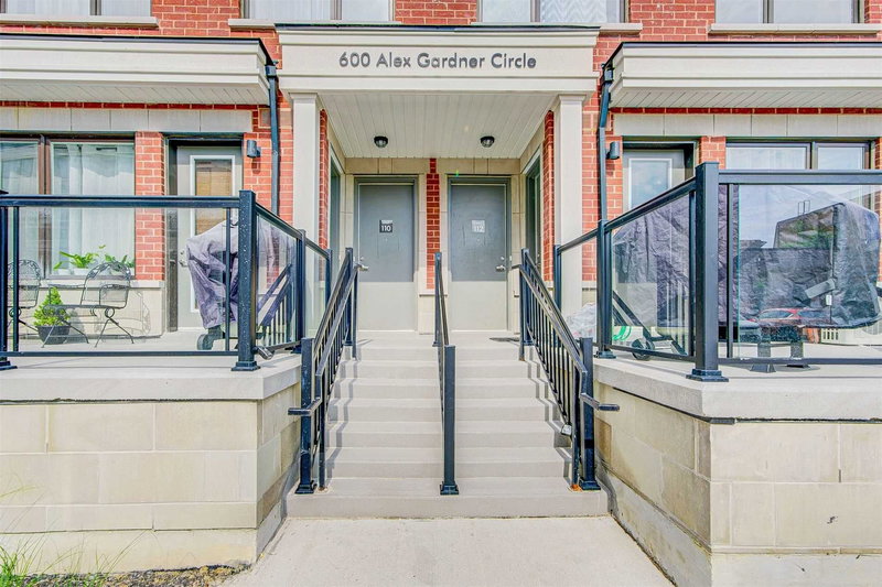 110 - 600 Alex Gardner Circ, Aurora, L4G3G5 | Image 2