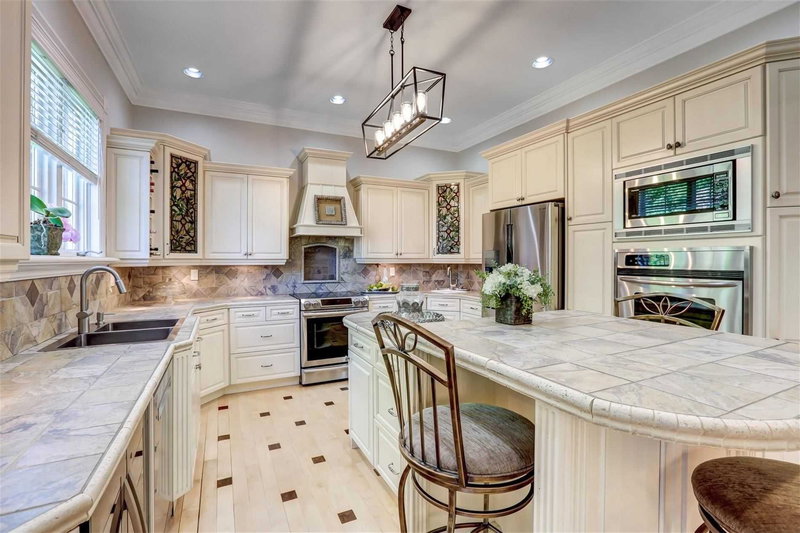 5 Humberview Dr, Vaughan, L4H1B1 | Image 2