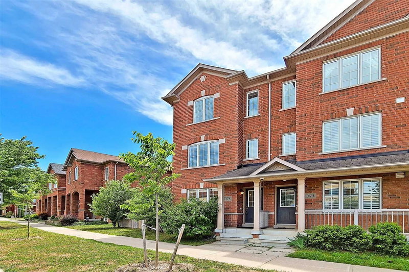375 White's Hill Ave, Markham, L6B 0J3 | Image 2