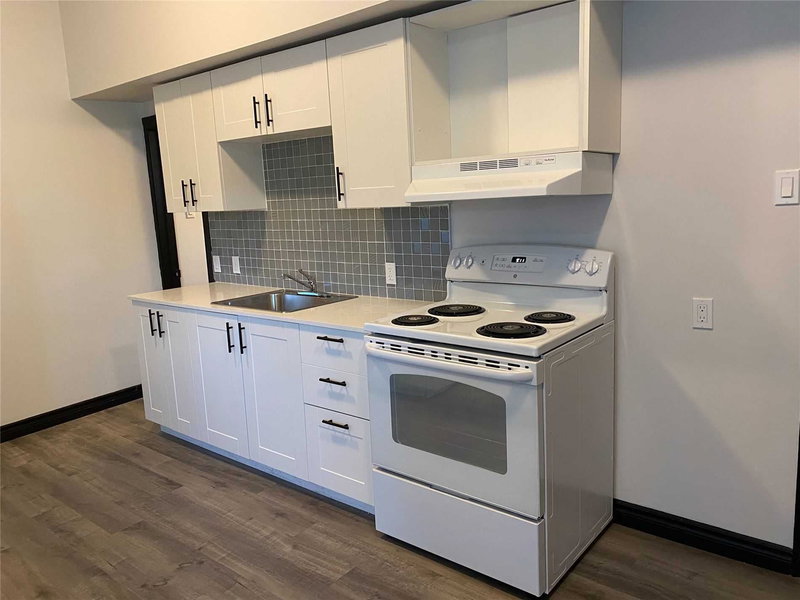 5 - 15 Main St S, Newmarket, L3Y3Y1 | Image 3