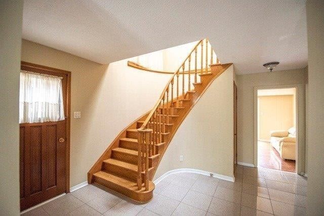 6 Simsbury Crt, Markham, L3R3G7 | Image 2