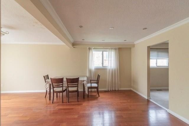 6 Simsbury Crt, Markham, L3R3G7 | Image 3