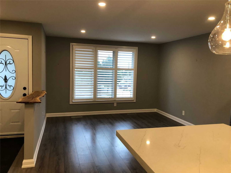 166 Collings Ave, Bradford West Gwillimbury, L3Z 1W1 | Image 2