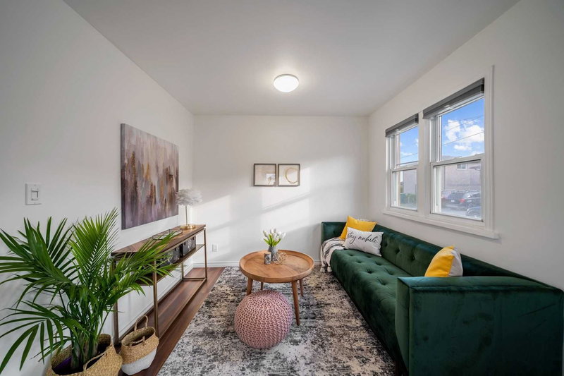 25 Bingham St, Bradford West Gwillimbury, L3Z1X1 | Image 2