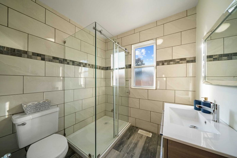 25 Bingham St, Bradford West Gwillimbury, L3Z1X1 | Image 3