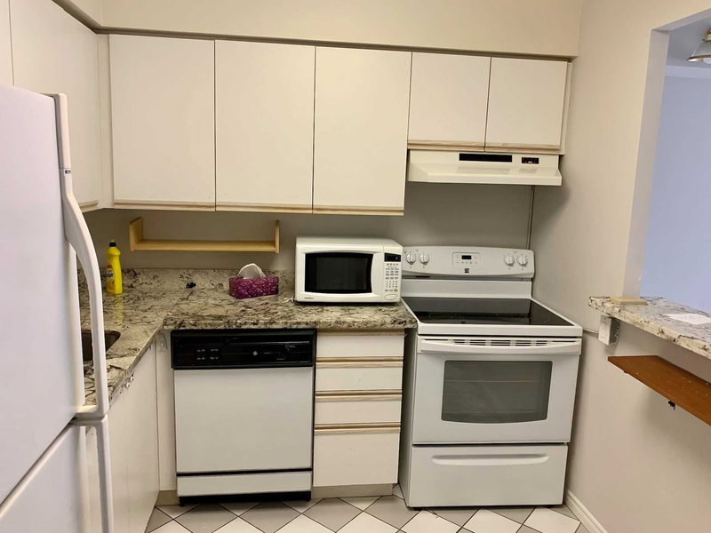 205 - 81 Townsgate Dr, Vaughan, L4J8E6 | Image 3