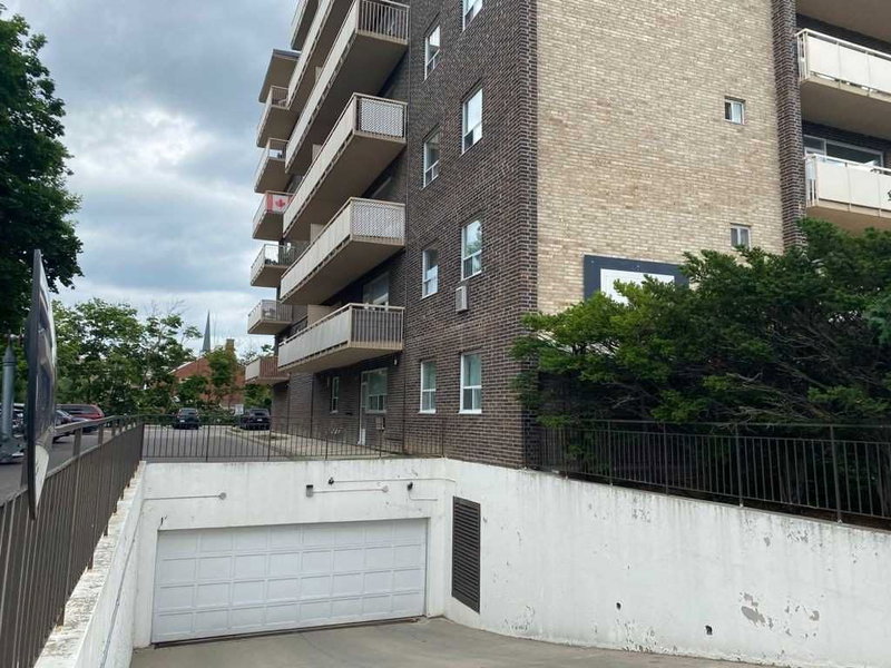 306 - 67 Richmond St, Richmond Hill, L4C3Y3 | Image 2