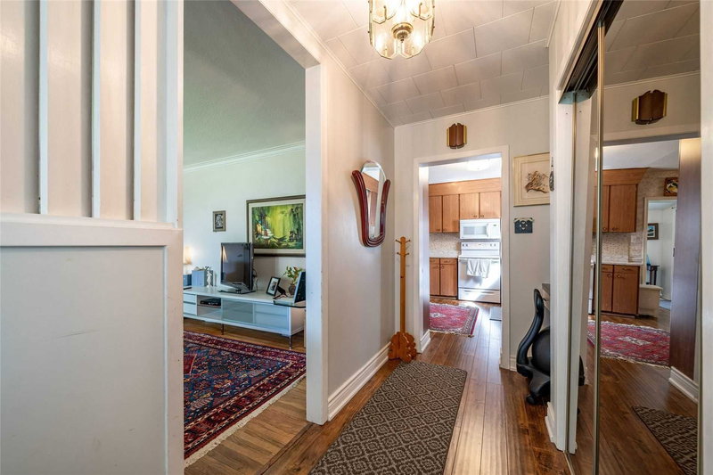 22 Grandview Ave, Markham, L3T1G8 | Image 2