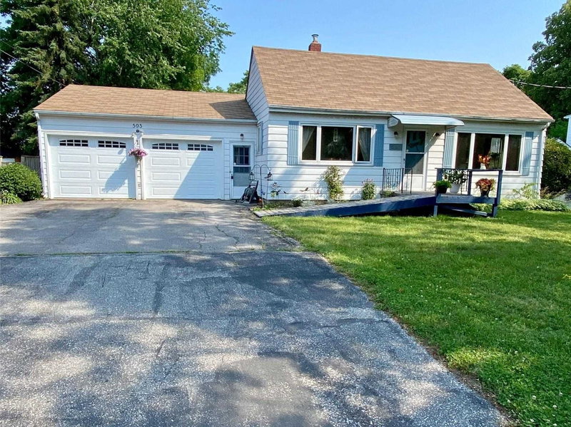 593 Watson Ave, Newmarket, L3Y2V2 | Image 2