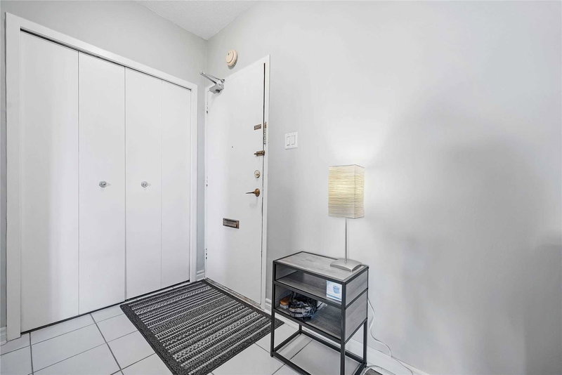 605 - 67 Richmond St, Richmond Hill, L4C3Y3 | Image 2