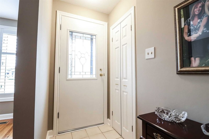 81 Child Dr, Aurora, L4G 1Y | Image 2