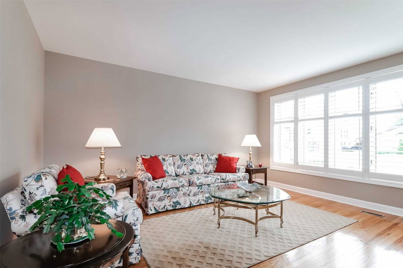 81 Child Dr, Aurora, L4G 1Y | Image 3