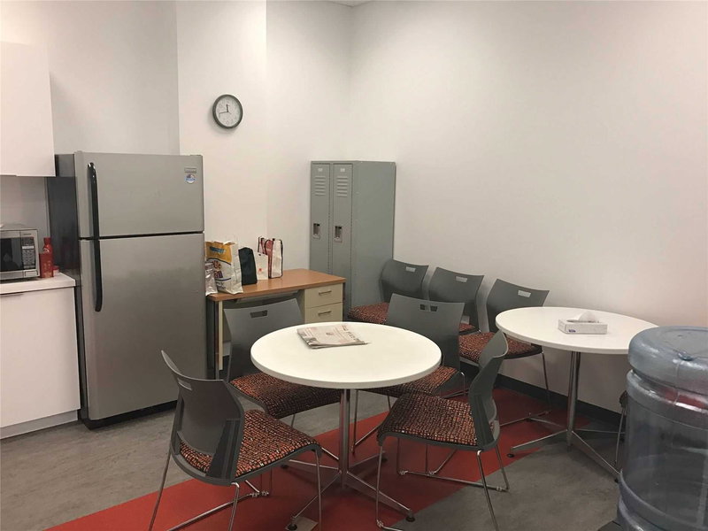 9625 Yonge St, Richmond Hill, L4C5T2 | Image 3