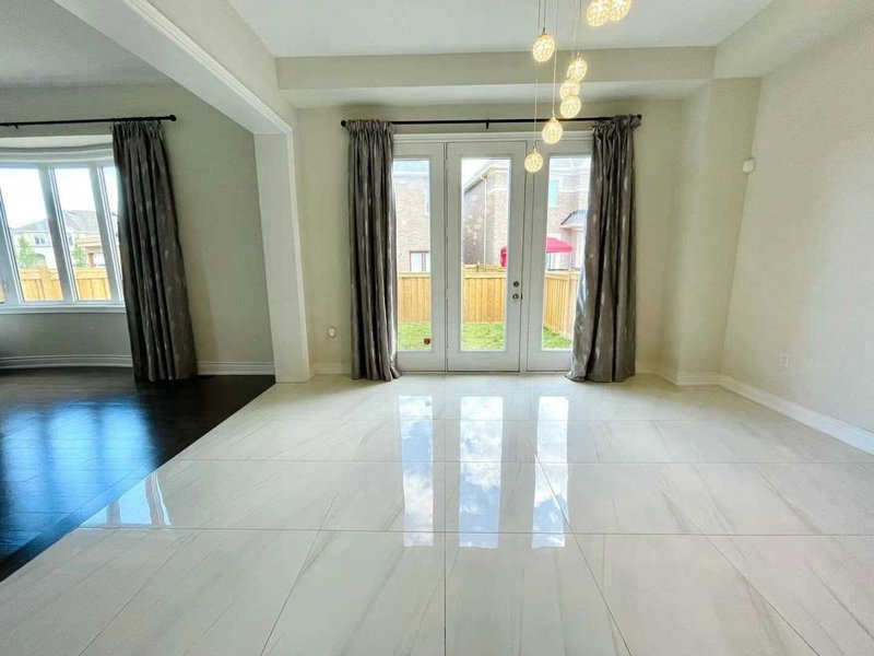 853 Harry Douglas St, Newmarket, L3X 0K3 | Image 2