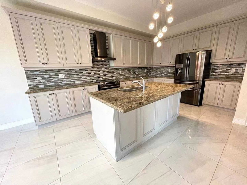 853 Harry Douglas St, Newmarket, L3X 0K3 | Image 3