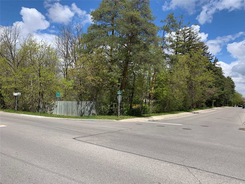 108 Yongehurst Rd, Richmond Hill, L4C3T2 | Image 2