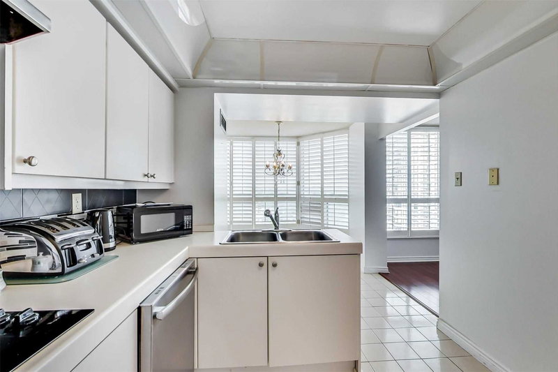 1101 - 7300 Yonge St, Vaughan, L4J7Y5 | Image 3