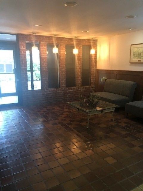 303 - 67 Richmond St, Richmond Hill, L4C3Y3 | Image 3