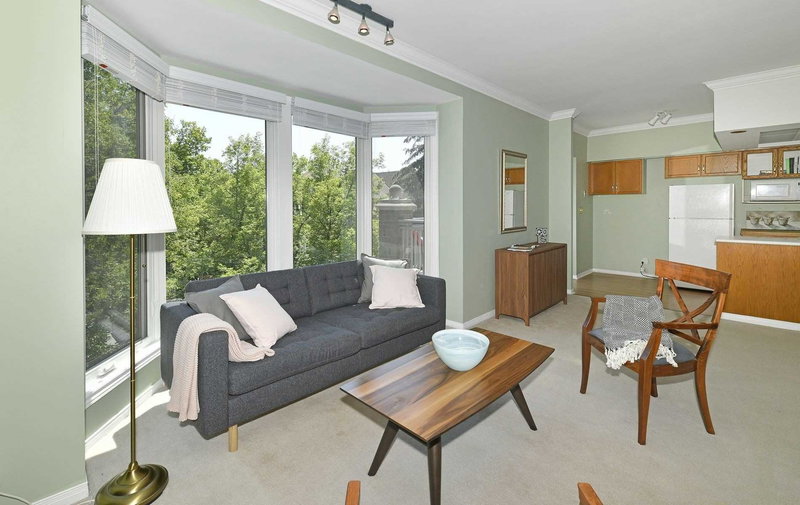 305 - 21 George St, Aurora, L4G2S1 | Image 2