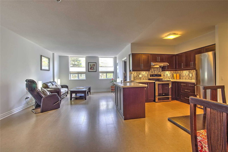 216 - 7398 Yonge St, Vaughan, L4J 8J2 | Image 2