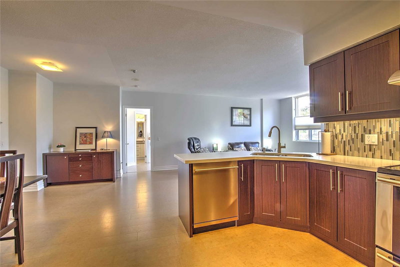 216 - 7398 Yonge St, Vaughan, L4J 8J2 | Image 3