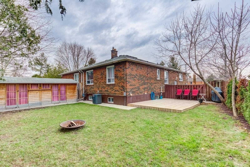 382 Blue Grass Blvd, Richmond Hill, L4C3H4 | Image 3
