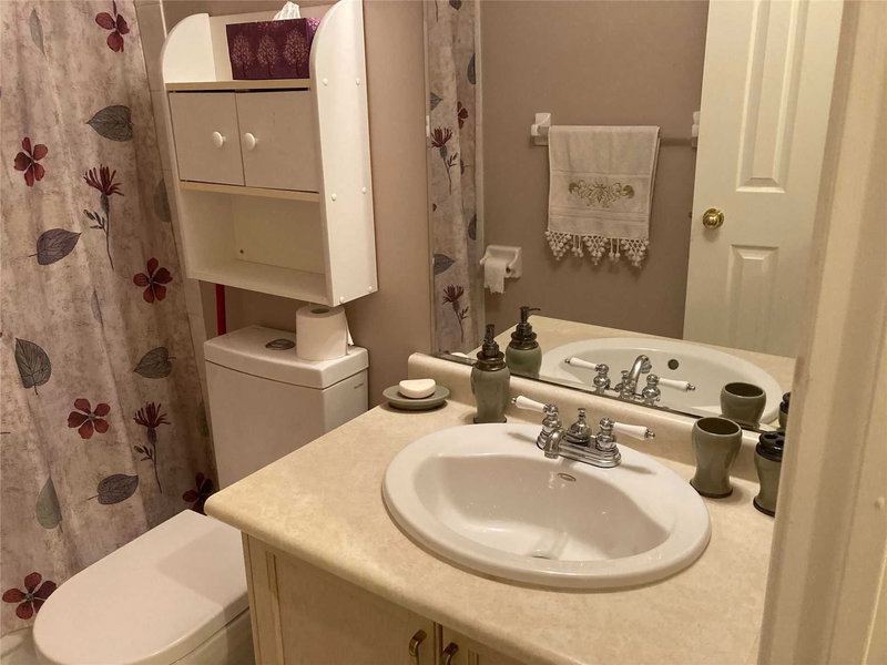 75 - 126 Pinedale Gate, Vaughan, L4L 8X3 | Image 2