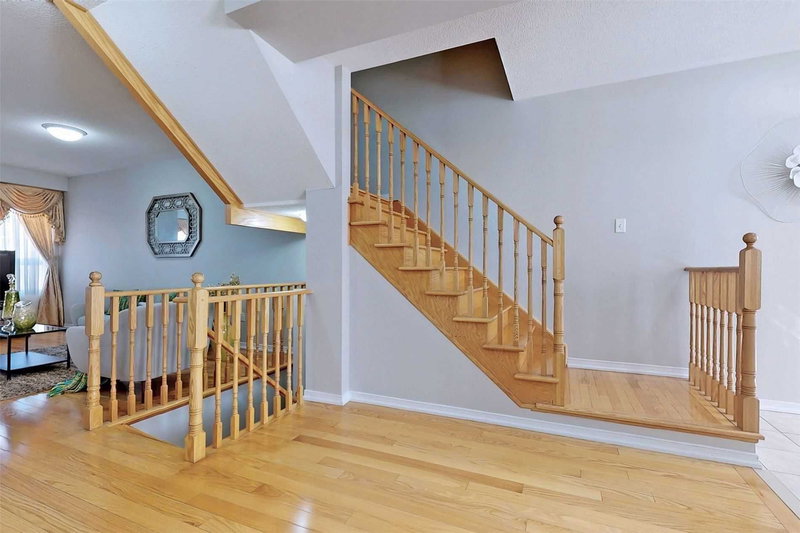 806 Castlemore Ave, Markham, L6E1P2 | Image 3