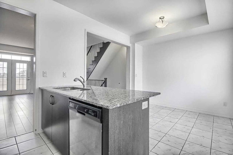 209 Harding Park St, Newmarket, L3Y0E1 | Image 3