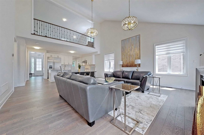 17 La Quinta Lane, Newmarket, L3Y0E2 | Image 3