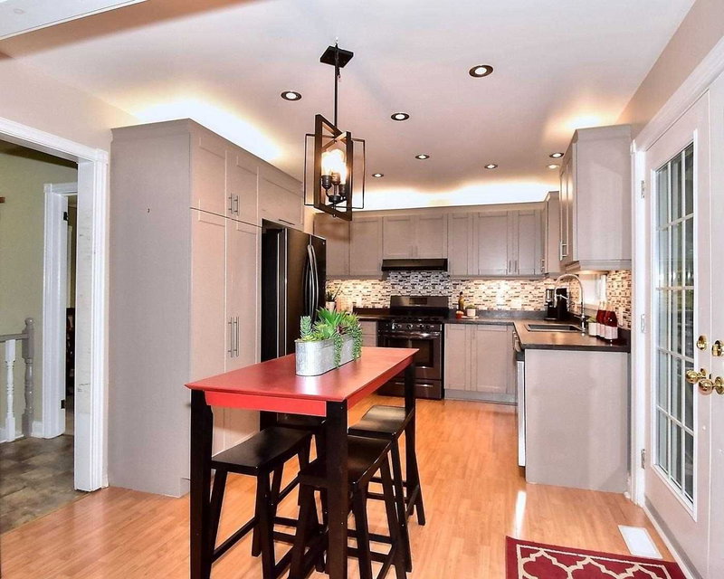 35 Jonathan St, Uxbridge, L9P1B7 | Image 3