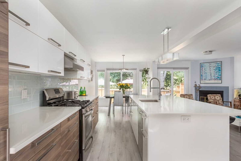 8 Brownstone Circ, Vaughan, L4J7P4 | Image 2