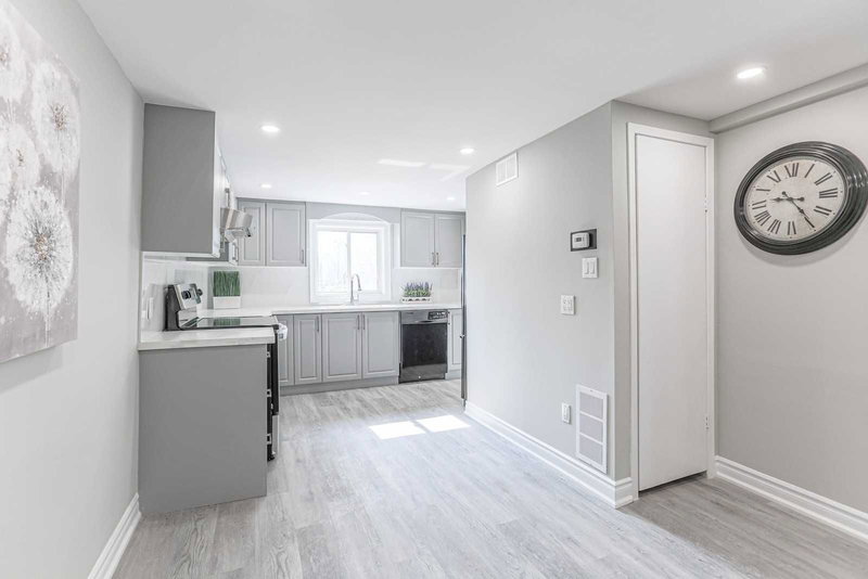 41 Shirlea Blvd, Georgina, L4P1L1 | Image 2