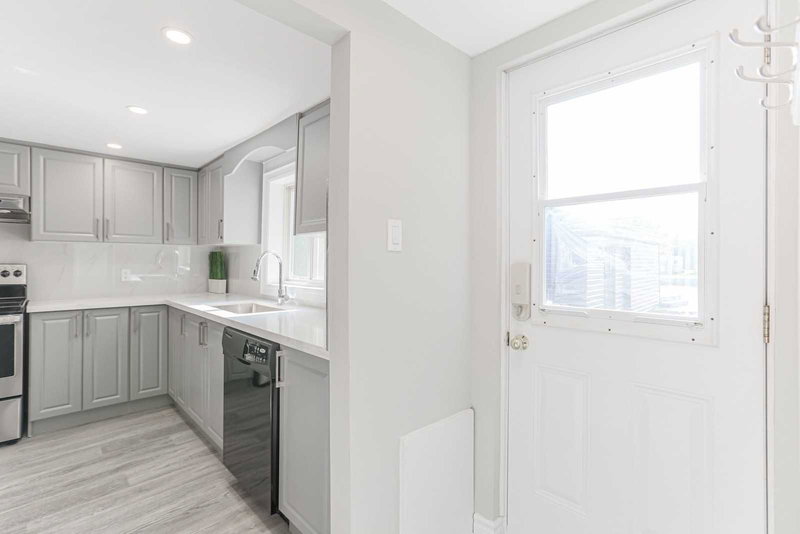 41 Shirlea Blvd, Georgina, L4P1L1 | Image 3