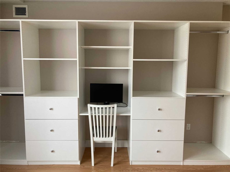 212 - 7398 Yonge St, Vaughan, L4J8J2 | Image 3