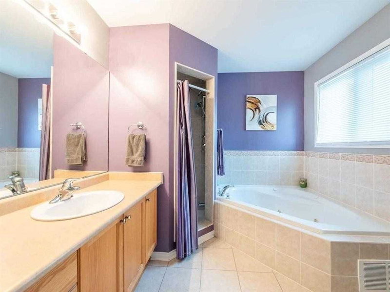 133 Professor Day Dr, Bradford West Gwillimbury, L3Z3B9 | Image 3