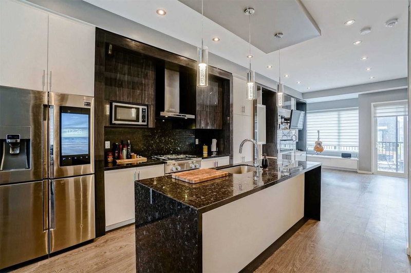 3910 Major Mackenzie Dr, Vaughan, L4H4J9 | Image 2