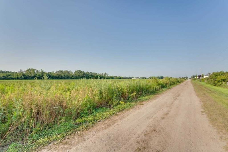 325 Lipchey Rd, King, L3Y4V9 | Image 2