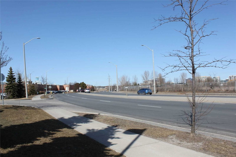 17 - 290 Yorktech Dr, Markham, L6G0A7 | Image 2