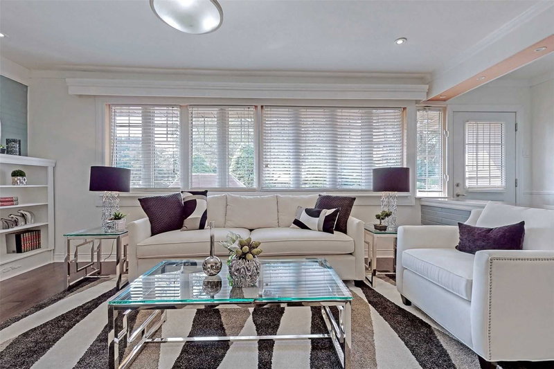 49 Don Mor Dr, Newmarket, L3Y1G8 | Image 3