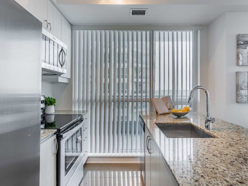 1504 - 9201 Yonge St, Richmond Hill, L4C6Z2 | Image 2