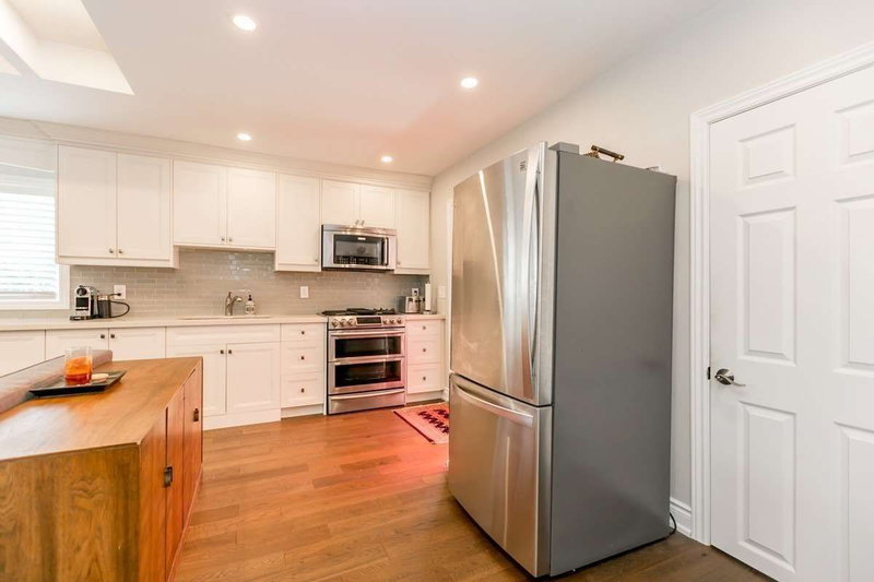 79 De La Salle Blvd, Georgina, L0E 1L0 | Image 2