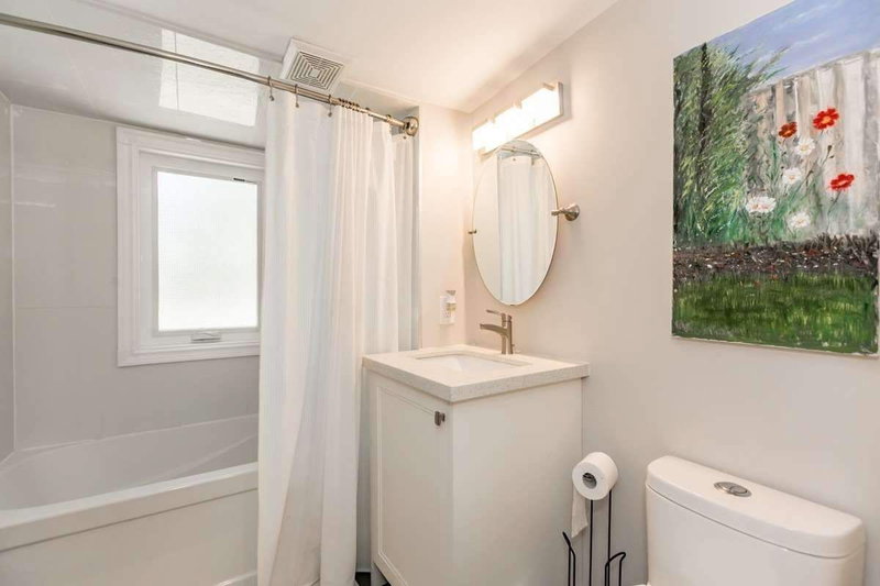 79 De La Salle Blvd, Georgina, L0E 1L0 | Image 3