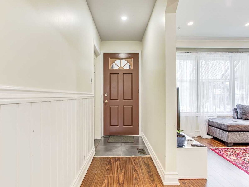389 Becker Rd, Richmond Hill, L4C2S3 | Image 2