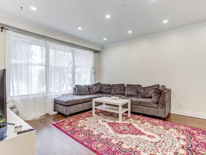 389 Becker Rd, Richmond Hill, L4C2S3 | Image 3