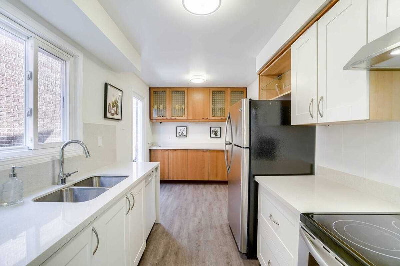 356 Brownridge Dr, Vaughan, L4J5W9 | Image 2