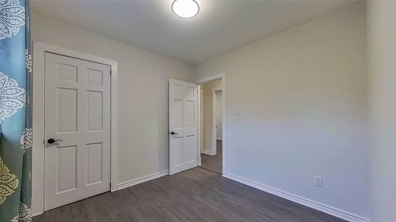 Main - 140 Cherrywood Dr, Newmarket, L3Y 2X7 | Image 3