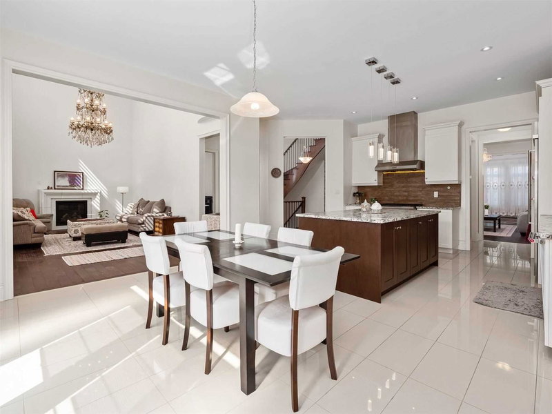 7 Aspy Crt, Vaughan, L6A 4X8 | Image 3